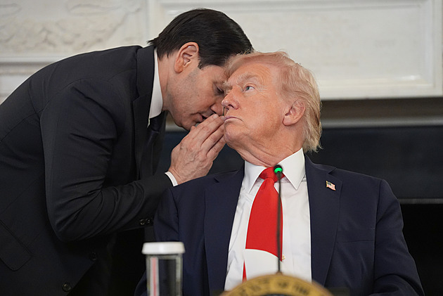 Trump má zelenou k útoku na Venezuelu. Maduro shání rakety v Moskvě a Pekingu