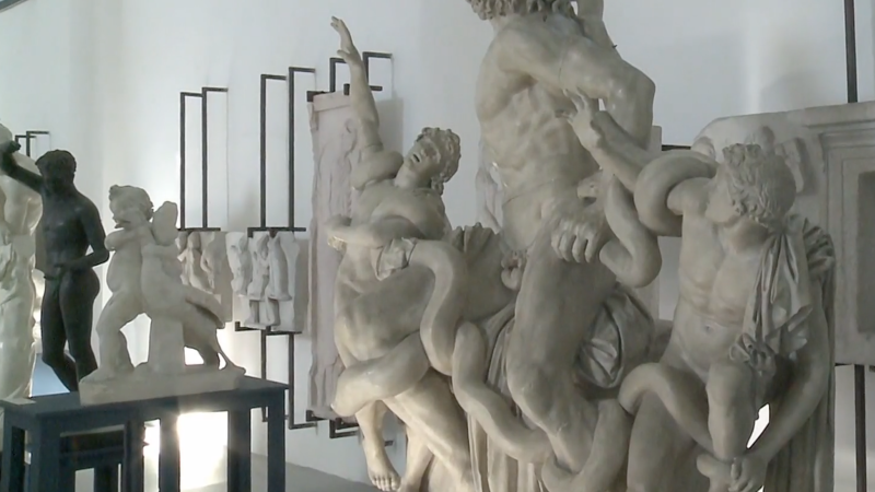 Čistá bílá? Kdepak! Antické sochy hrály barvami, jak dokazuje výstava v Hostinném