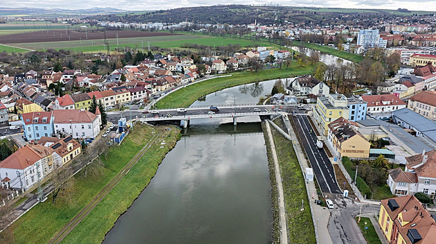 Dopravní omezení na tahu v Hradišti končí, oprava klíčového mostu je hotová