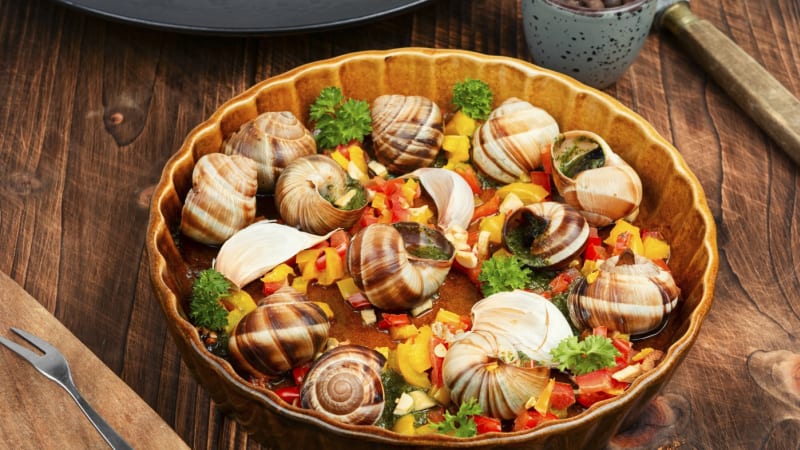 Malér ve Francii: Zloději na farmě ukradli všechny jedlé šneky, vánoční to lahůdku