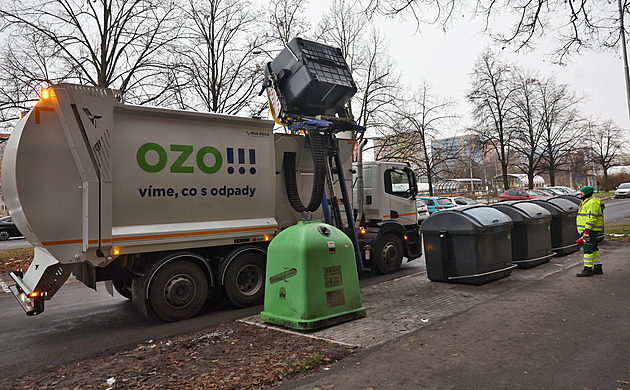 Samy se zavírají, pojmou třikrát víc odpadu. V Ostravě testují nové kontejnery