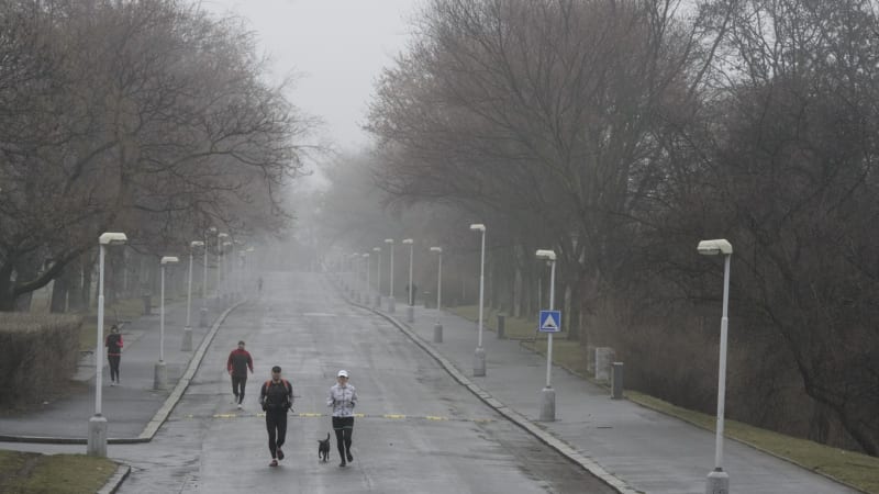 RADAR: Sychravé počasí nás jen tak neopustí. Meteorologové počítají s inverzí i nadále