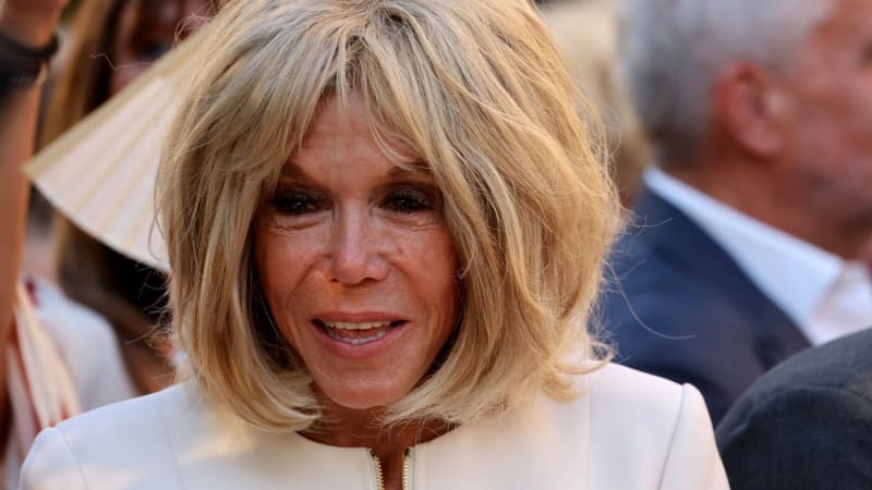 „Hnusné blbky,“ nazvala Brigitte Macronová feministky. Hanlivé označení hrdě přejaly