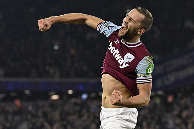 RECENZE: Upřímný kluk z Havlbrodu i pan Vrtulník. Součkova kniha přišla v pravý čas