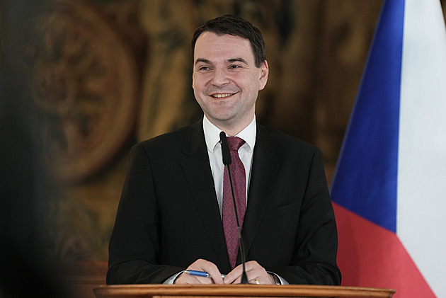 Jeho fotr Žid snad pracoval pro gestapo. Macinka před lety urážel Rychetského