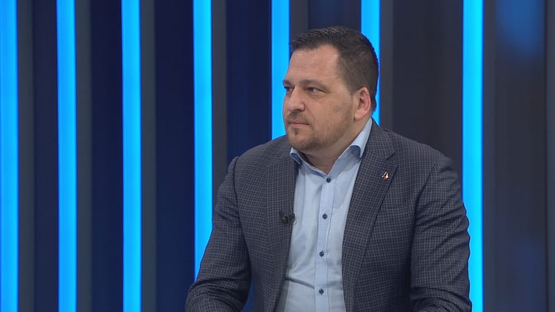 Ať si Macinka hraje na siláka jen mezi kamarády, vyzval Zdechovský. Kauzu má řešit už i Evropa