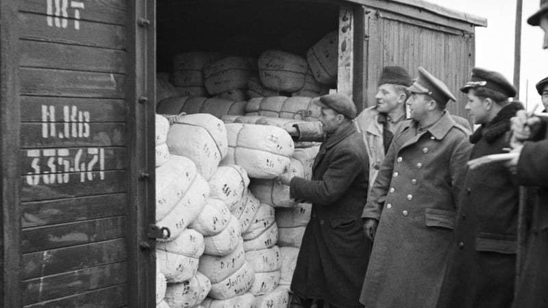 Černá kronika SSSR: Sověty zabíjel hladomor, šéf obilné mafie doplatil na orgie s prostitutkami