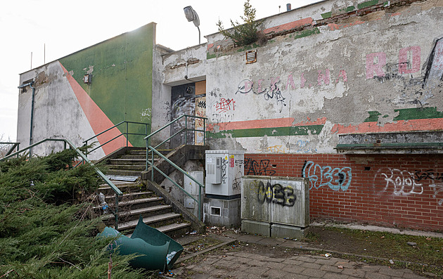 Vyšší z daň z budov hyzdících Kroměříž funguje. Majitelé je bourají i prodávají