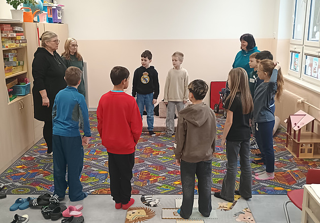 Přímotopy a angličtina hrou. Kvůli výpadku vytápění musely učitelky improvizovat