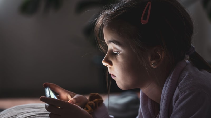 Babiš vs. školáci. Plán zakázat sítě rozděluje, mnozí si život bez WhatsAppu neumí představit