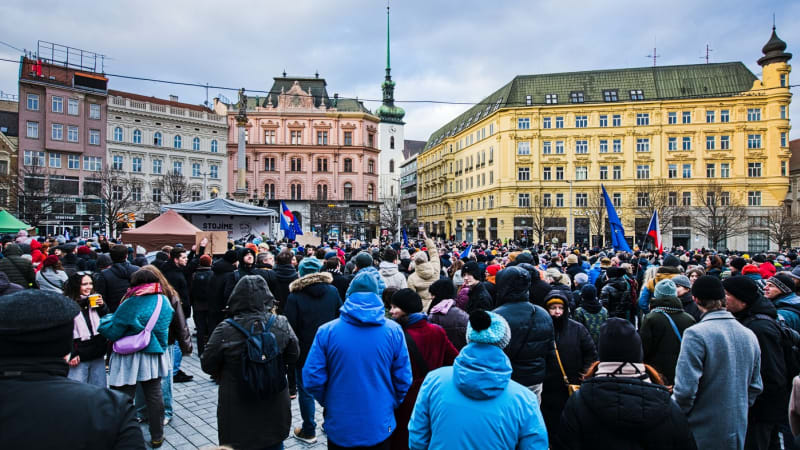 ON-LINE: Svoláváme demonstraci na Letnou, oznámil Milion chvilek. Demonstrují na podporu Pavla