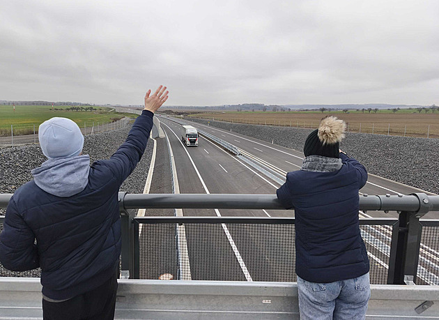 D35 odvedla z Vysokého Mýta 60 procent náklaďáků, ukazují data mýtného systému