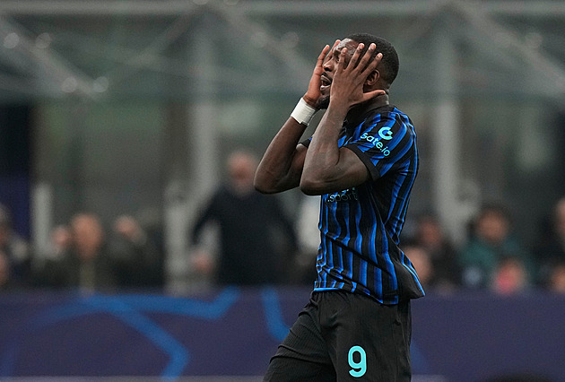 ONLINE: Inter v odvetě marně stíhá náskok outsidera, v akci je i Leverkusen a Schick