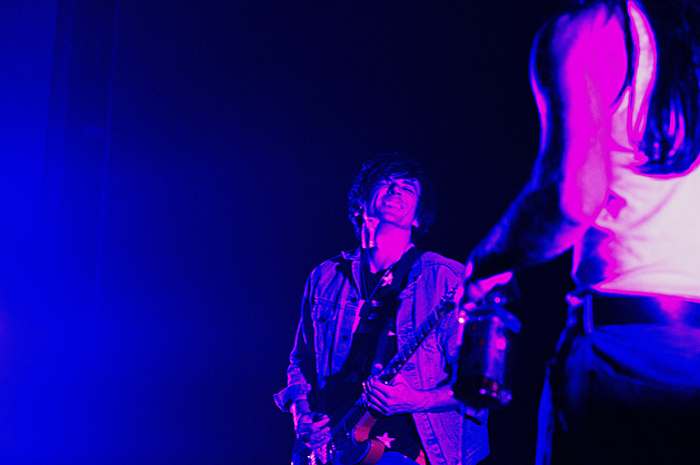 RECENZE: Pravidla Nirvány? Ztraceného Kurta Cobaina už zase zachraňuje hudba