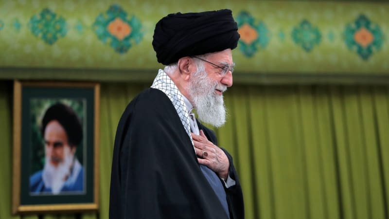 Chameneí je mrtvý, bylo nalezeno tělo, tvrdí izraelský činitel médiím. Írán to vyvrací