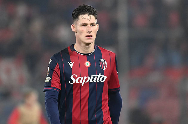 Obránce Vitík dostal míčem do hlavy a nedohrál zápas Boloni v Pise