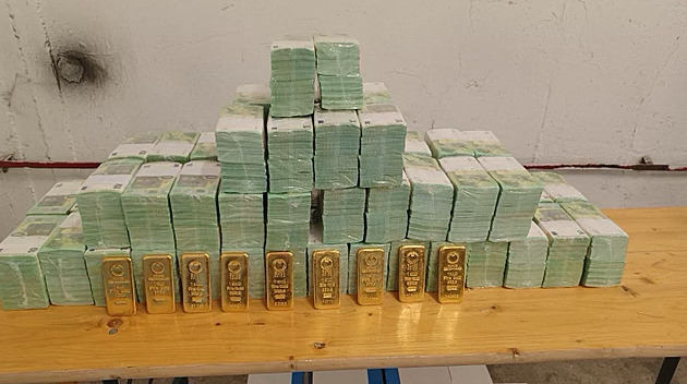 Orbánův Fidesz chce zadržet peníze a zlato vzaté z ukrajinských bankovních vozů