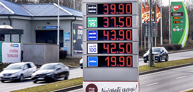 Ceny paliva letí vzhůru, více si připlatíte za naftu. A další zdražení je na obzoru
