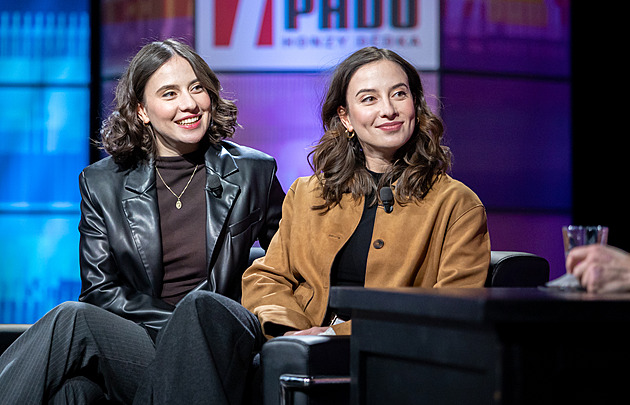 Barbora Černá a její dvojče Lucie vzpomínaly, jak točily s Pittem a Schwarzeneggerem