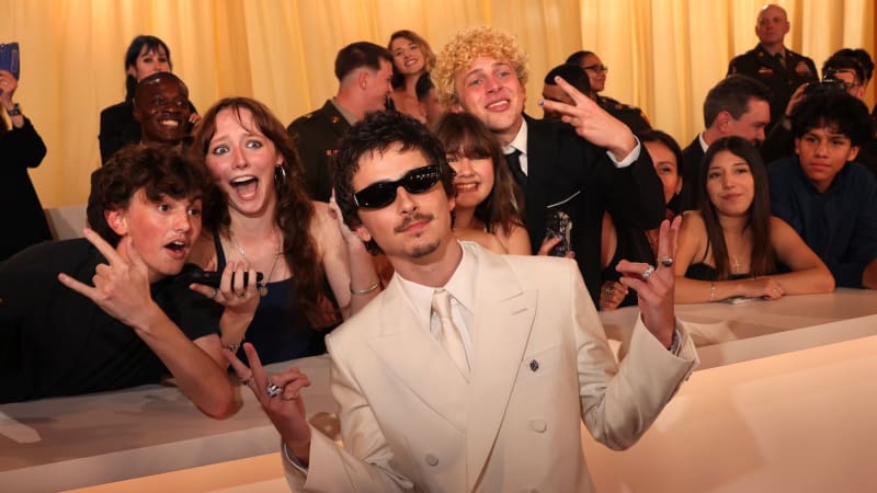 Třaskavé okamžiky z Oscarů: Žert o holocaustu, nařčení z obtěžování i posměšky Chalametovi