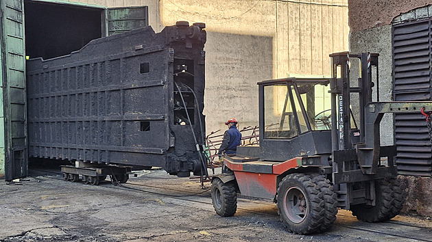 Výjimečná událost v karvinském dole. OKD začalo vytahovat sedmnáctimetrové nádoby