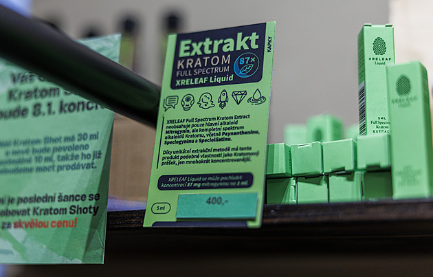 Policie eviduje 17 úmrtí v souvislosti s kratomem. Jeho prodej je v ČR stále legální