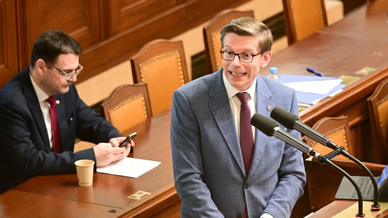 Kupka ostře k Macinkovi: Ve vládě má agenty StB, ale když mluví Pavel, čte si Rudé právo