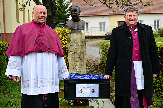 Další krok na cestě k blahořečení. Vyzvedli urnu s ostatky popraveného kněze Drboly