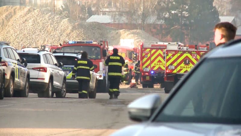 Policie zadržela pátého podezřelého ze žhářského útoku v Pardubicích. Po dalších se pátrá