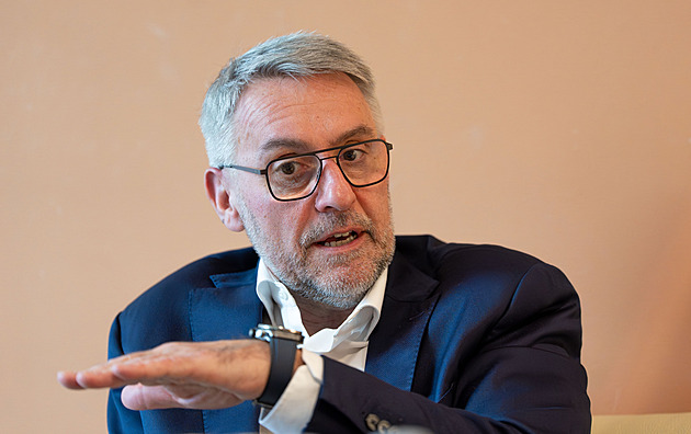 Policie v případu požáru haly v Pardubicích zadržela dalšího pachatele, řekl Metnar