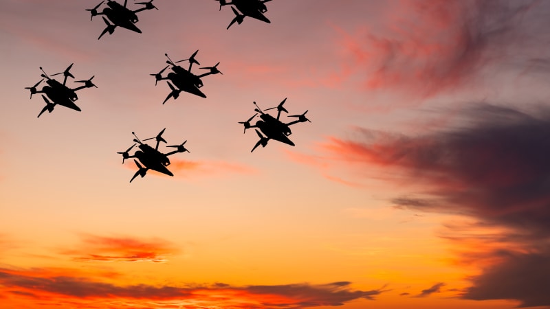 Překvapivý útok za denního světla: Rusko vypustilo stovky dronů, Ukrajina hlásí oběti