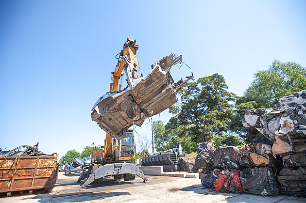 Pozor na černá vrakoviště! Kvůli jedné chybě může auto zůstat psané na vás