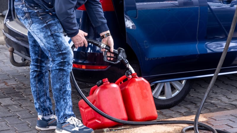 Nafta je v Česku nejdražší za poslední čtyři roky. Ekonomové zhodnotili kroky vlády