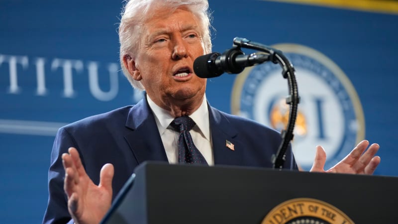 Trumpovy výhrůžky Íránu zní jako válečné zločiny, míní Pilip. USA podle něj ztrácejí kontrolu