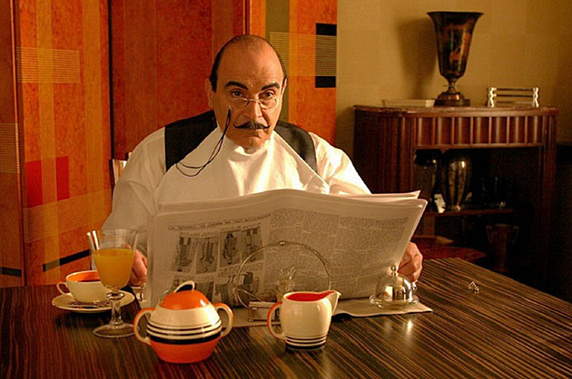 KOMENTÁŘ: Proč detektivům vládne Poirot? Netrpí traumaty a hraje ho Suchet