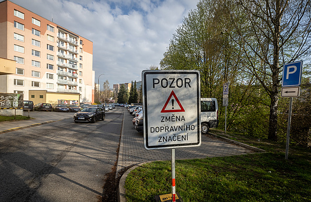 Lepší parkování za cenu nárůstu aut v okolí? Jednosměrka rozdělila Jablonec