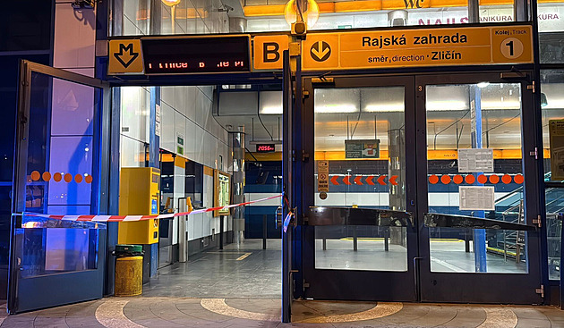 Stanice metra Rajská zahrada a Černý Most jsou uzavřeny kvůli požáru střelnice
