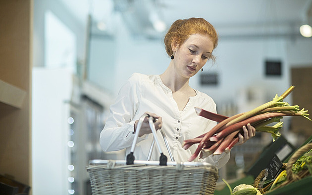 Co je reveň kadeřavá? Jde z ní udělat koláč, ale třeba i marmeláda