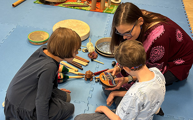 Chyběly jí kroužky pro handicapovaného syna, tak je založila sama