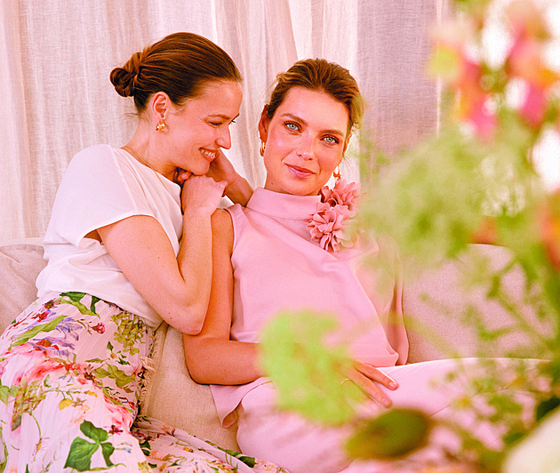 Jak nosit květy? Inspirujte se čtveřicí outfitů jako stvořených na jaro