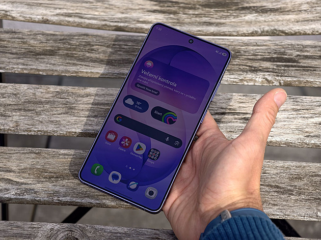 Klade důraz na soukromí a nenápadná vylepšení. Test Samsungu Galaxy S26 Ultra