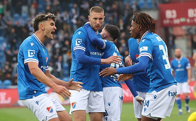 Baník - Zlín 2:0, domácí žijí, pomohl jim vlastní gól i červená pro soupeře