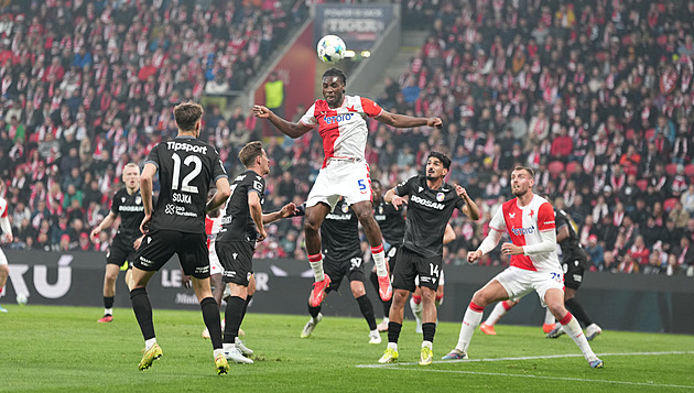 ONLINE: Slavia - Plzeň 1:0, rychlý gól mistra, po rohu se trefuje Chaloupek