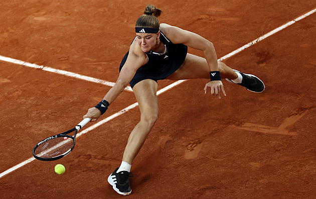 Roland Garros ONLINE: Bouzková hraje o osmifinále, nastoupí i Muchová a Menšík