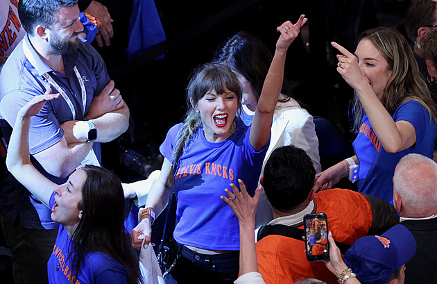 OBRAZEM: Taylor Swift vystřídala Trumpa. Smutek i radost celebrit na finále NBA