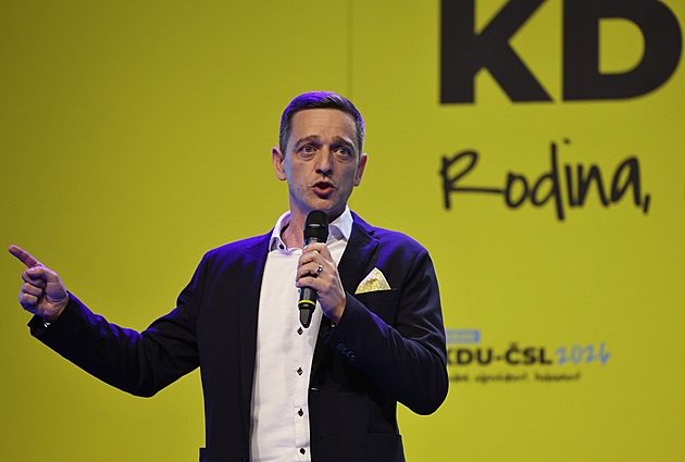 Experti k boji o Senát: ANO by pomohl „kanibalismus“, Grolich nemá strategii