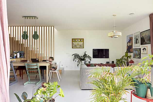 Geniální využití svahu: Dům nad řekou Litavkou ukazuje, jak vypadá bydlení snů