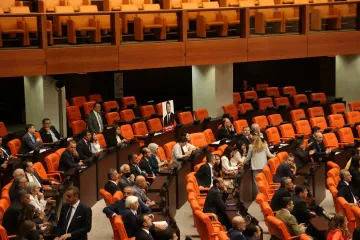 Turecký parlament schválil zákon, který by umožnil propuštění části členů PKK