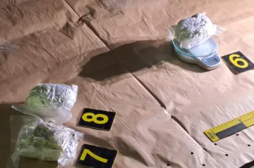 Celníci na Teplicku objevili skoro deset kilo heroinu, kokainu a pervitinu