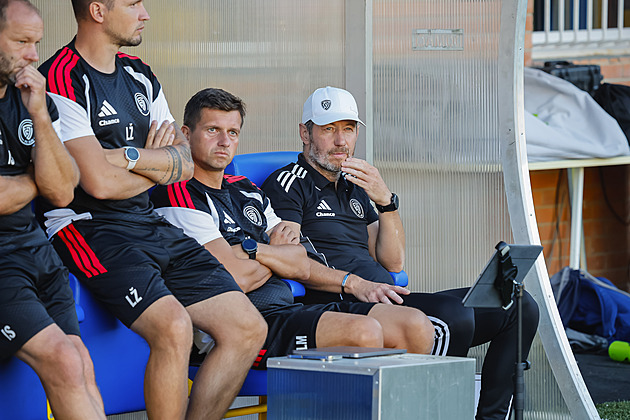 Lituji fanoušky, půlka hráčů na ligu nemá, říká Červenka po další zlínské mizérii
